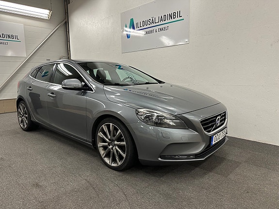 Volvo V40 2 of 11