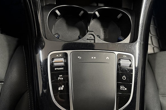 Mercedes-Benz EQC400 13 of 22