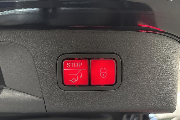 Mercedes-Benz EQC400 16 of 22