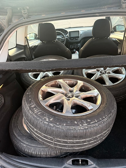 Peugeot 208 6 of 8