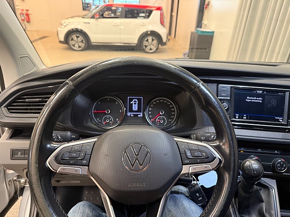 Volkswagen Transporter 10 of 13