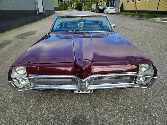 Pontiac Catalina 2 of 11