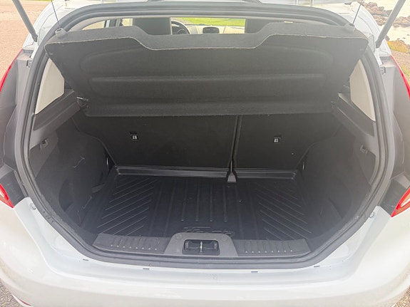 Ford Fiesta 13 of 15