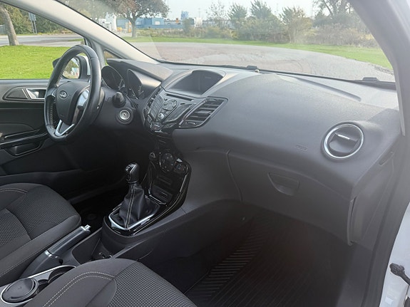Ford Fiesta 10 of 15