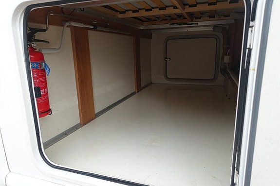 Eura Mobil I 710 QB Queensbed/Taksäng 7 of 27
