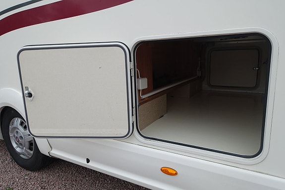 Eura Mobil I 710 QB Queensbed/Taksäng 5 of 27