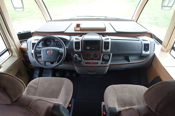 Eura Mobil I 710 QB Queensbed/Taksäng 10 of 27