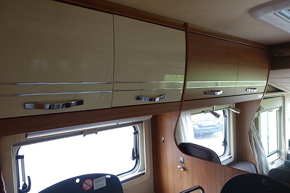 Eura Mobil I 710 QB Queensbed/Taksäng 18 of 27