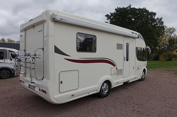 Eura Mobil I 710 QB Queensbed/Taksäng 2 of 27