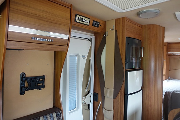 Eura Mobil I 710 QB Queensbed/Taksäng 14 of 27