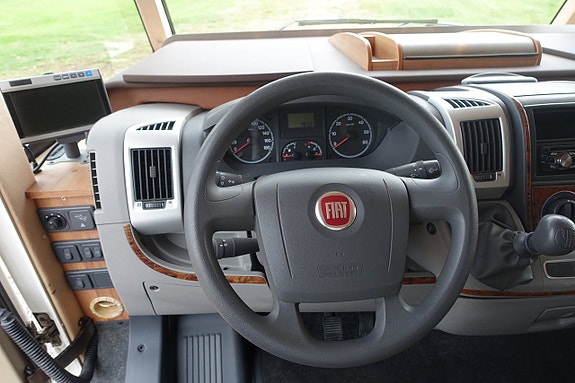Eura Mobil I 710 QB Queensbed/Taksäng 9 of 27