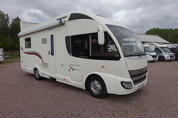 Eura Mobil I 710 QB Queensbed/Taksäng
