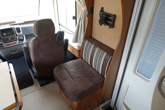 Eura Mobil I 710 QB Queensbed/Taksäng 12 of 27