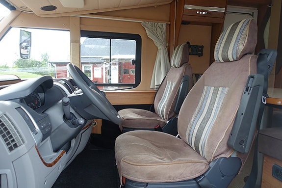 Eura Mobil I 710 QB Queensbed/Taksäng 8 of 27
