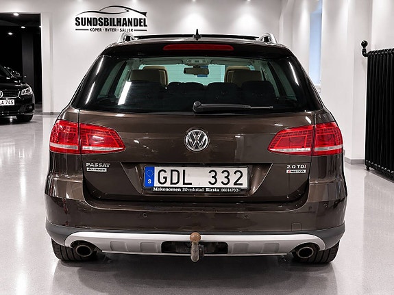 Volkswagen Passat Alltrack 3 of 12