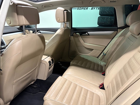 Volkswagen Passat Alltrack 12 of 12