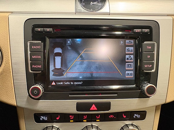 Volkswagen Passat Alltrack 8 of 12
