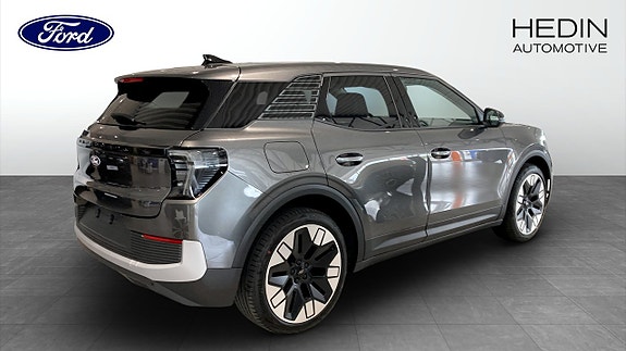 Ford Explorer 2 of 9
