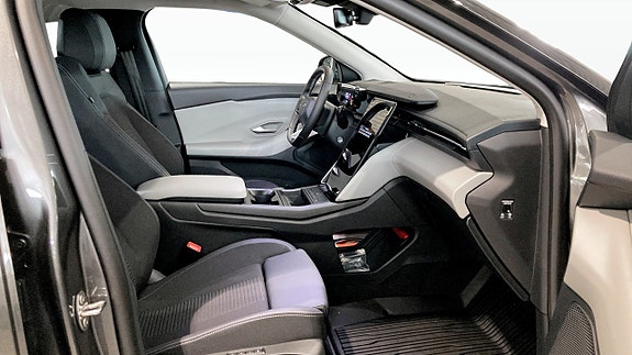 Ford Explorer 3 of 9