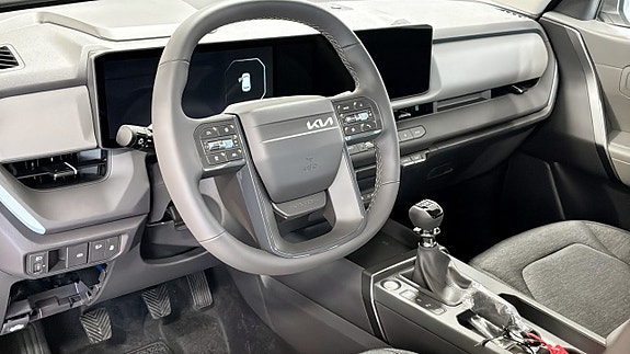 Kia Seltos 8 of 12