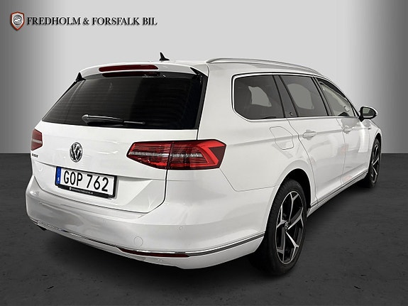 Volkswagen Passat 5 of 22