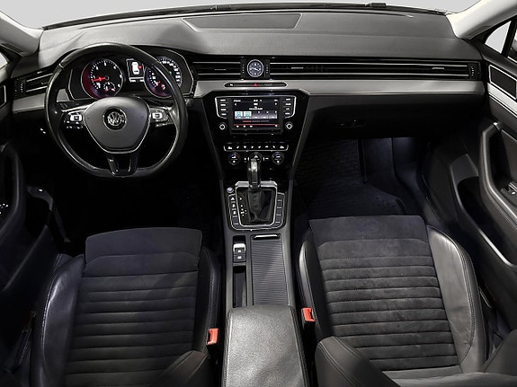 Volkswagen Passat 10 of 22