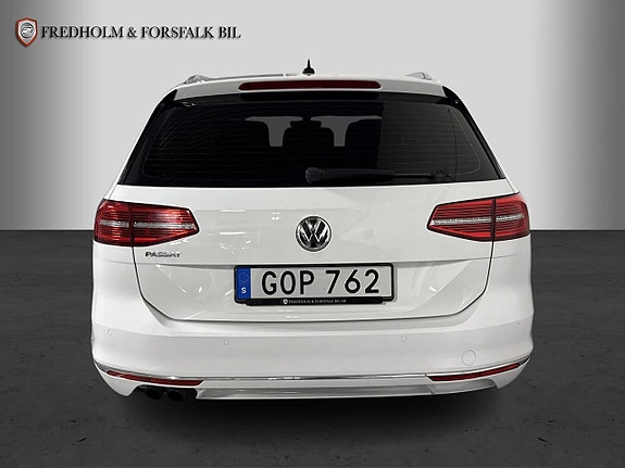 Volkswagen Passat 4 of 22