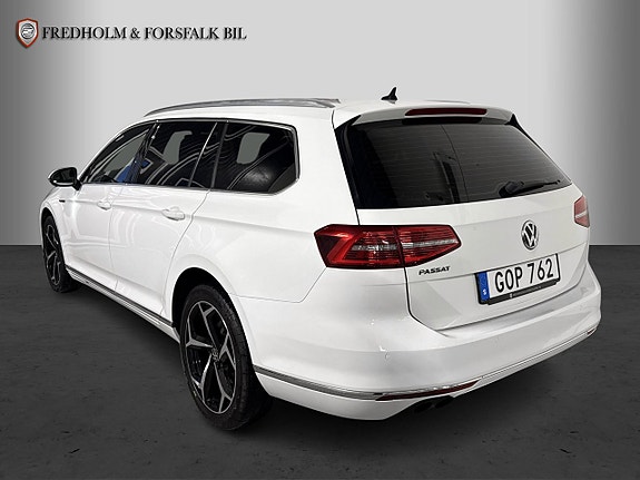 Volkswagen Passat 3 of 22