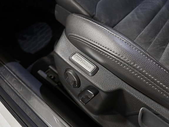 Volkswagen Passat 16 of 22