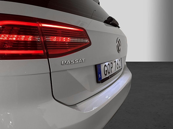 Volkswagen Passat 14 of 22