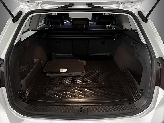 Volkswagen Passat 12 of 22
