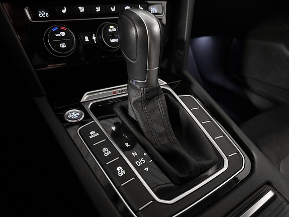Volkswagen Passat 19 of 22