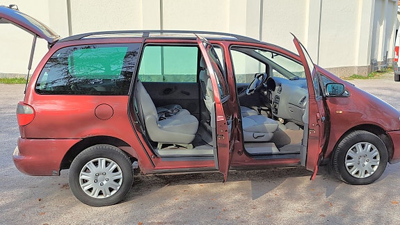 Ford Galaxy 6 of 12