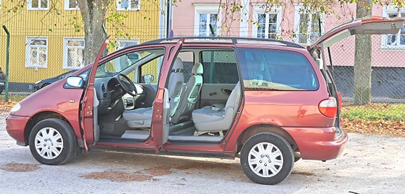 Ford Galaxy 3 of 12