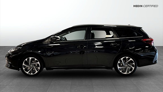 Toyota Auris 6 of 12