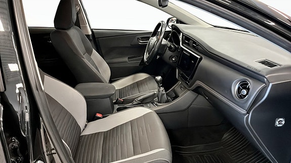 Toyota Auris 3 of 12