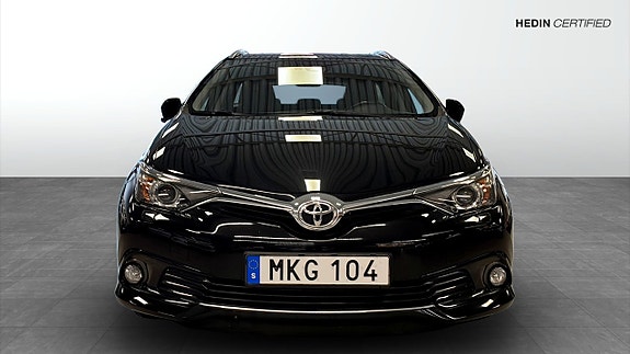 Toyota Auris 8 of 12