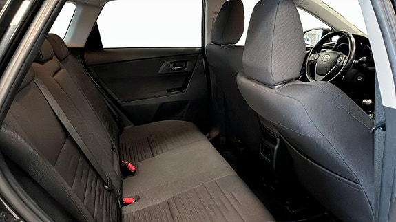 Toyota Auris 5 of 12