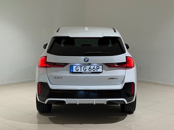 BMW iX1 10 of 11
