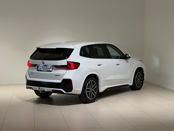 BMW iX1 9 of 11