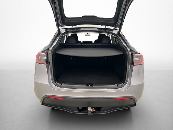 Tesla Model Y 11 of 30