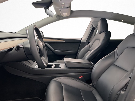 Tesla Model Y 15 of 30