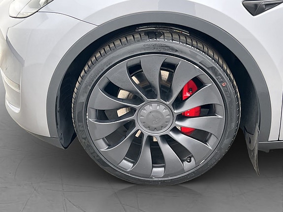 Tesla Model Y 29 of 30