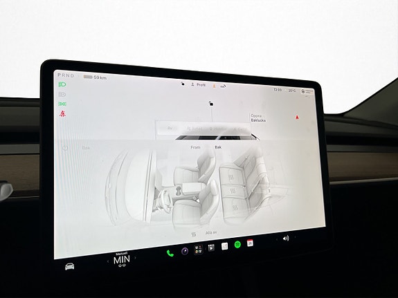 Tesla Model Y 24 of 30