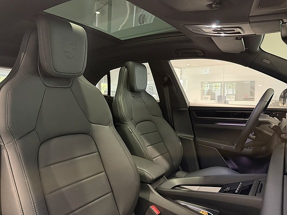 Porsche Macan 4 8 of 23