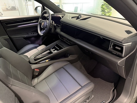 Porsche Macan 4 7 of 23
