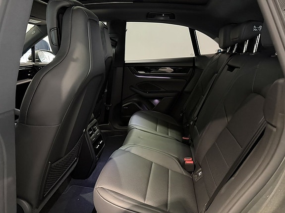 Porsche Macan 4 9 of 23