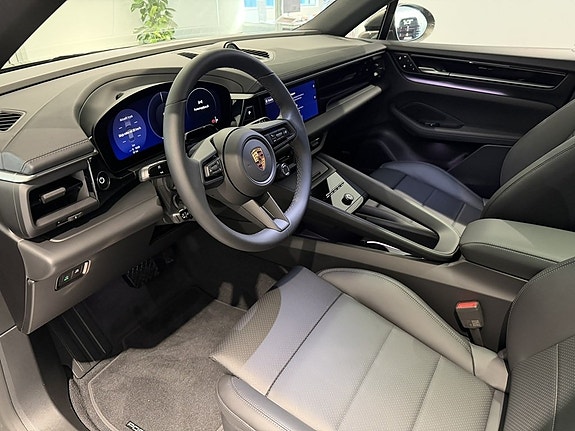 Porsche Macan 4 10 of 23