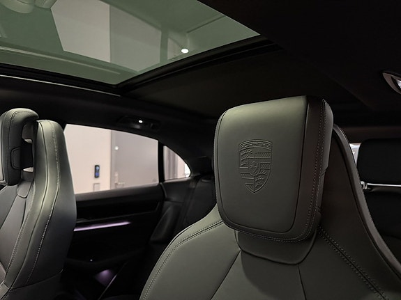 Porsche Macan 4 12 of 23