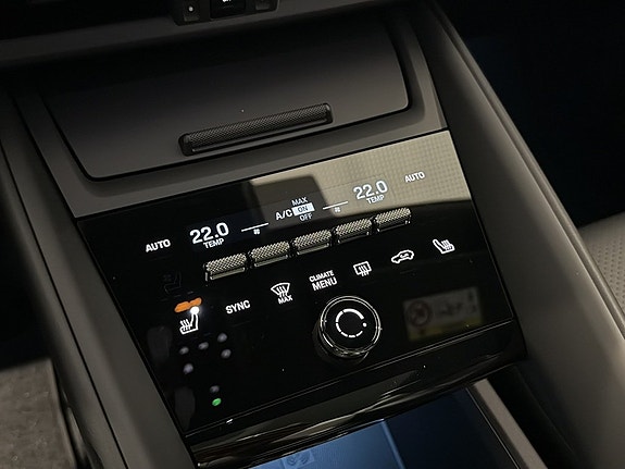 Porsche Macan 4 15 of 23